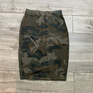 Evy’s Tree Camo Skirt, XS